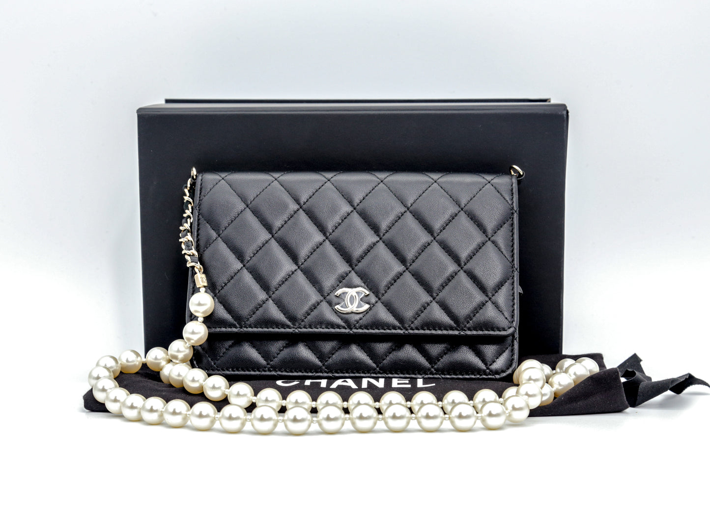 CHANEL Maxi Pearl Chain Wallet