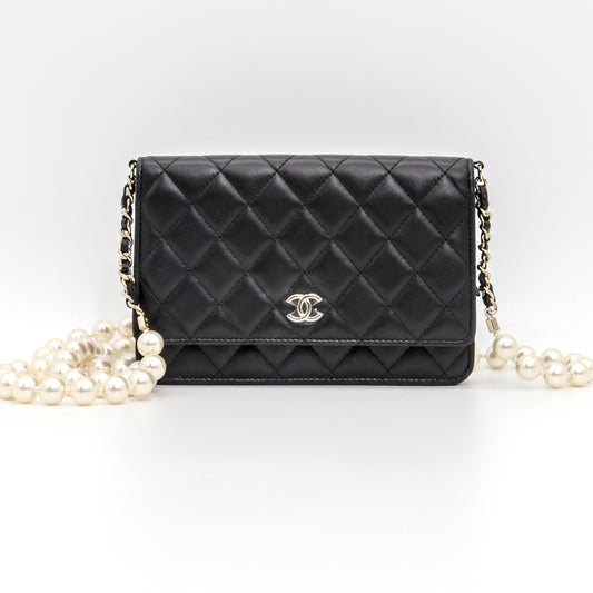 CHANEL Maxi Pearl Chain Wallet