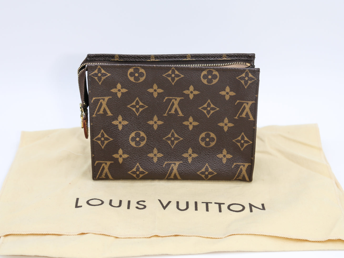 LOUIS VUITTON Monogram Toiletry Pouch 19