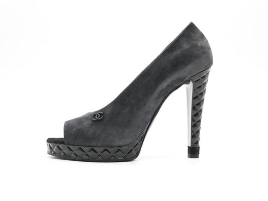 CHANEL Interlocking CC Logo Suede Pumps